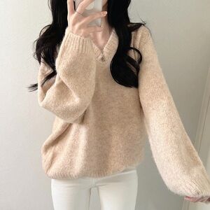 V-neck sweater with colorful yarn wool 30%